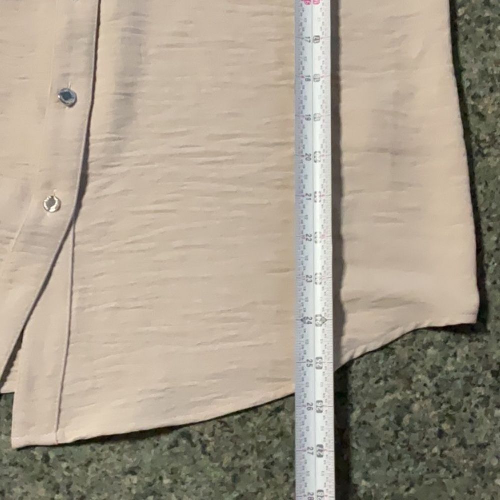 NWT Calvin Klein Tan Button Down Shirt Lightweight Safari Style Women S V-Neck - Picture 8 of 8